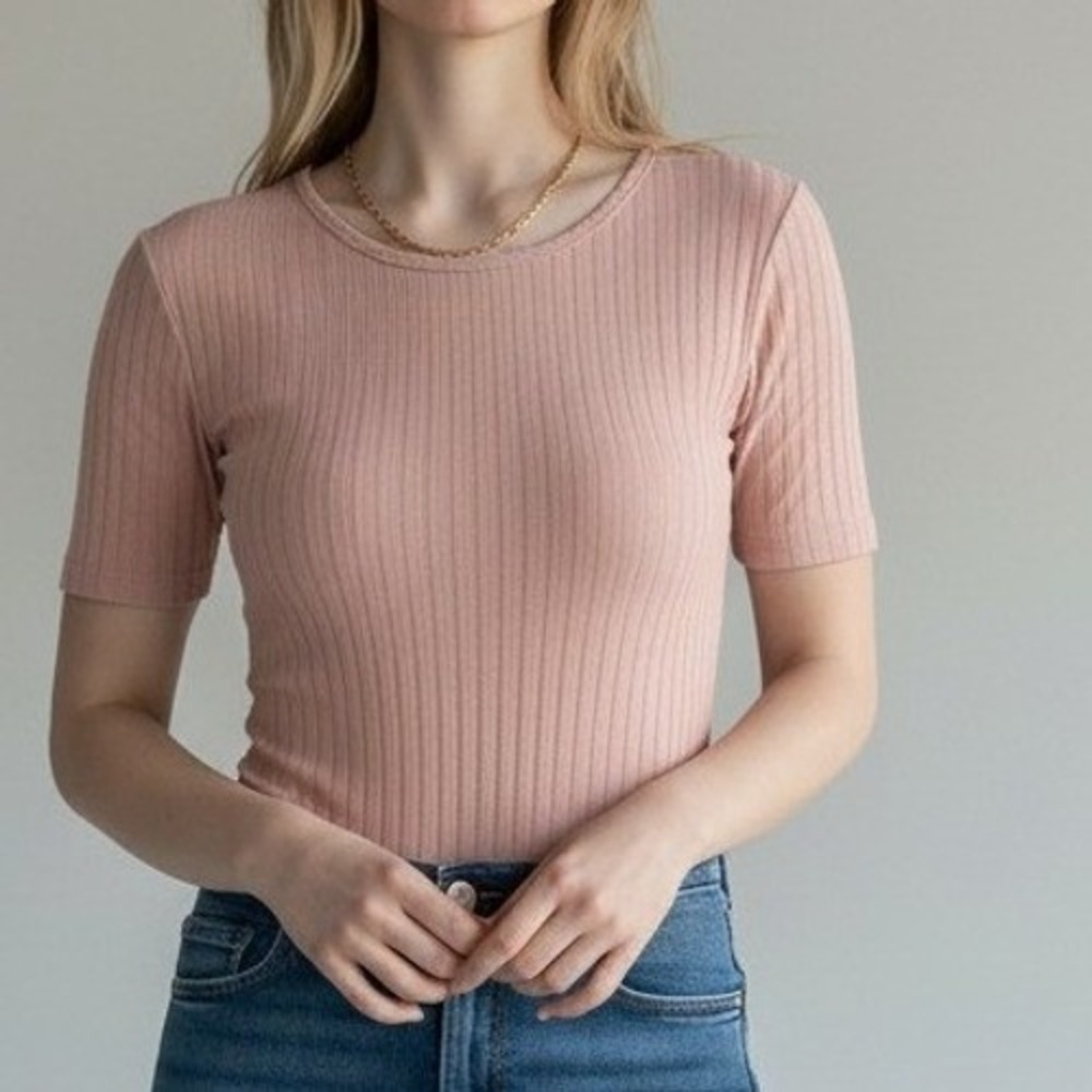 Ribbed Knit Short Sleeve Bodysuit Dusty Rose Pink Crew Neck Snap Bottom Slim Fit